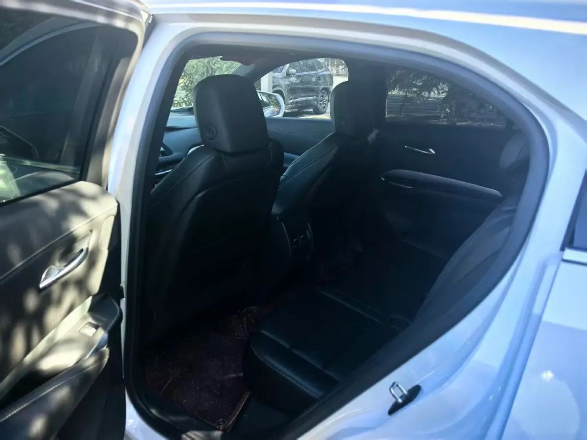 2021 Cadillac XT4 2.0T 237HP L4 9AT,autocango,china used car exporter,china ev exporter,chinese used car exporter,chinese used ev exporter