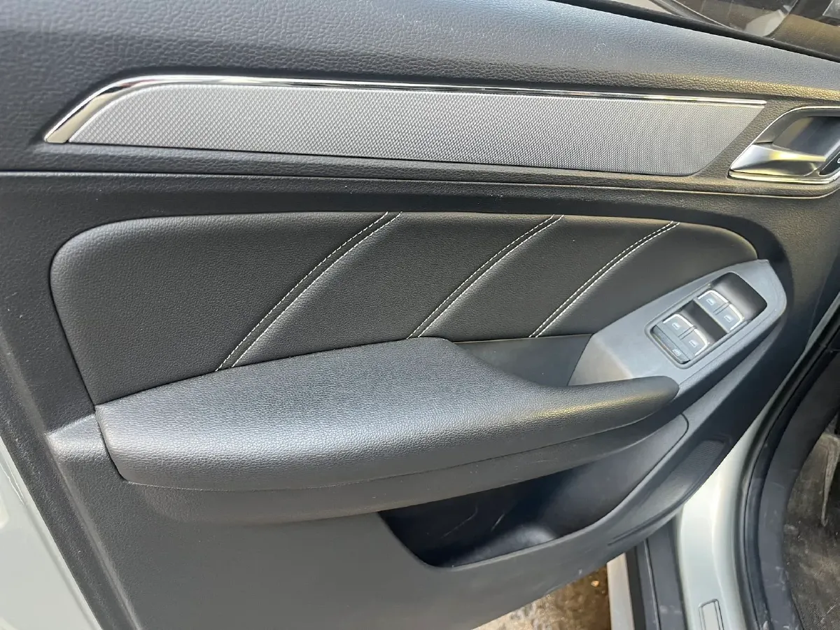 2020 Roewe i6 1.5T 169HP L4 7DCT,autocango,china used car exporter,china ev exporter,chinese used car exporter,chinese used ev exporter