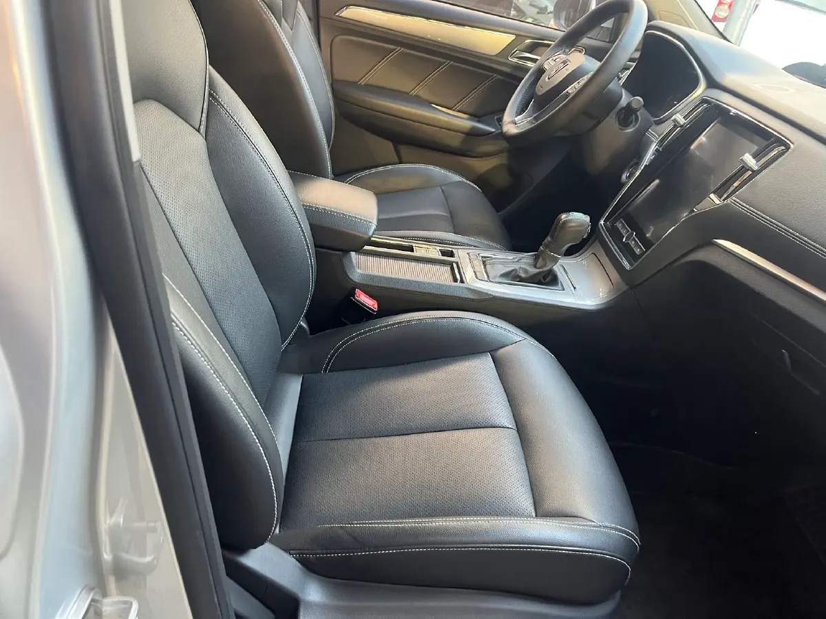 2020 Roewe i6 1.5T 169HP L4 7DCT,autocango,china used car exporter,china ev exporter,chinese used car exporter,chinese used ev exporter