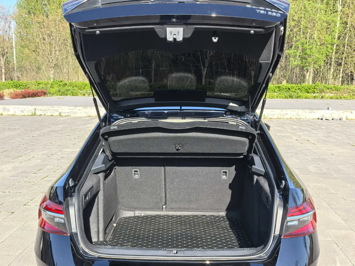 2019 Skoda Superb 1.4T 150HP L4 7DCT,autocango,china used car exporter,china ev exporter,chinese used car exporter,chinese used ev exporter