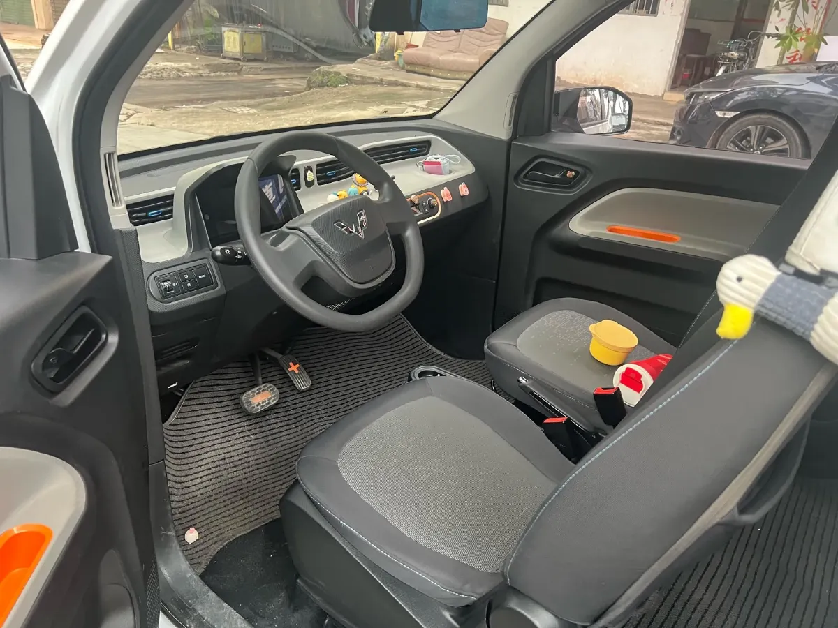 2020 WuLing HongGuang MINI EV BEV 9KWH,autocango,china used car exporter,china ev exporter,chinese used car exporter,chinese used ev exporter