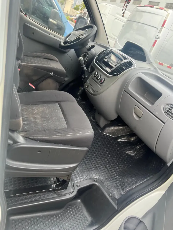 2018 MAXUS XinTu V80 2.5T 136HP L4 6MT,autocango,china used car exporter,china ev exporter,chinese used car exporter,chinese used ev exporter