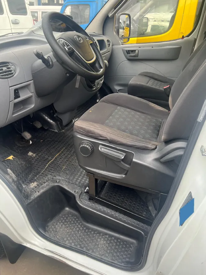 2018 MAXUS XinTu V80 2.5T 136HP L4 6MT,autocango,china used car exporter,china ev exporter,chinese used car exporter,chinese used ev exporter