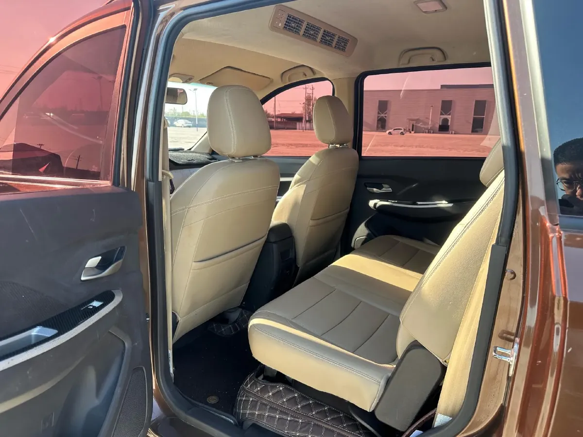 2019 WuLing HongGuang 1.5L 99HP L4 6MT,autocango,china used car exporter,china ev exporter,chinese used car exporter,chinese used ev exporter
