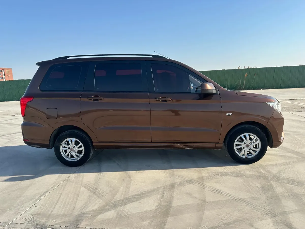 2019 WuLing HongGuang 1.5L 99HP L4 6MT,autocango,china used car exporter,china ev exporter,chinese used car exporter,chinese used ev exporter