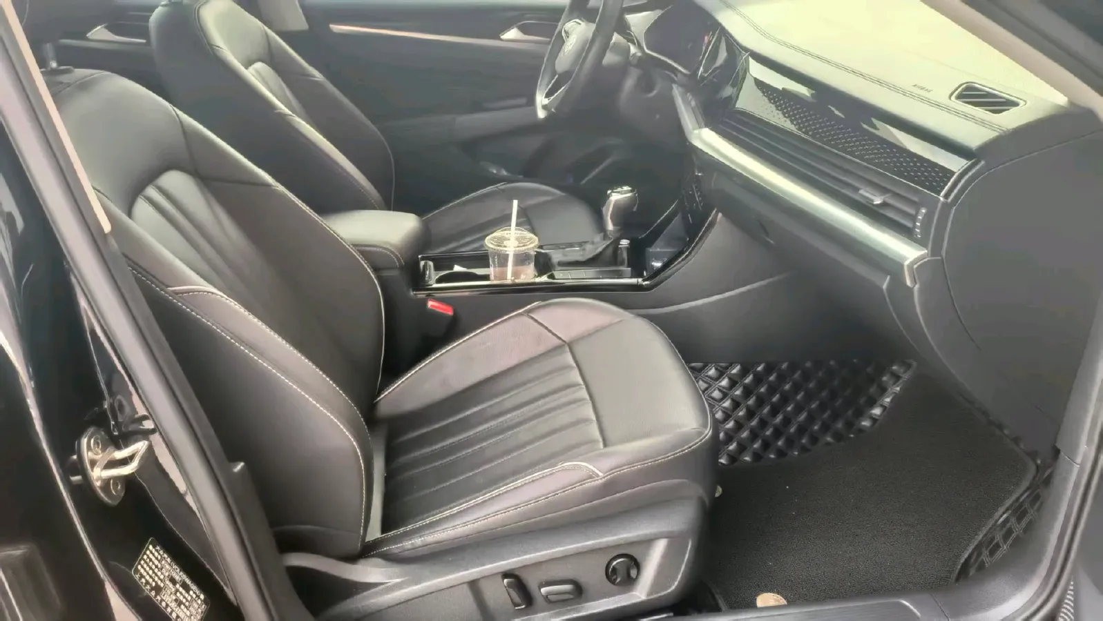 2023 Volkswagen Passat 1.4T 150HP L4 7DCT,autocango,china used car exporter,china ev exporter,chinese used car exporter,chinese used ev exporter