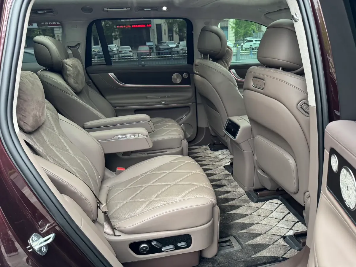 2025 AITO AITO M9 REEV 160HP REEV 52KWH,autocango,china used car exporter,china ev exporter,chinese used car exporter,chinese used ev exporter