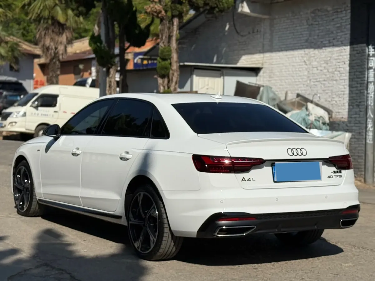 2024 Audi A4L 2.0T 190HP L4 7DCT,autocango,china used car exporter,china ev exporter,chinese used car exporter,chinese used ev exporter