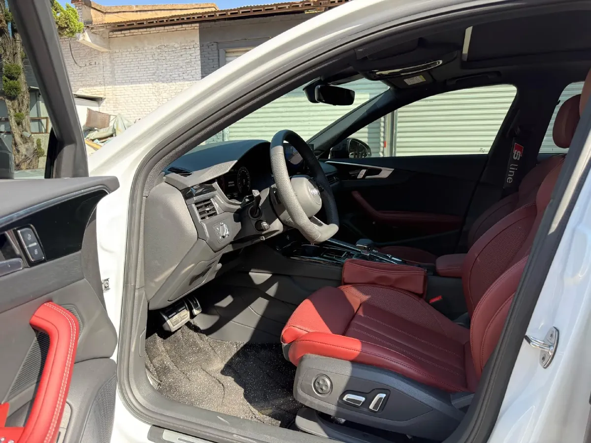 2024 Audi A4L 2.0T 190HP L4 7DCT,autocango,china used car exporter,china ev exporter,chinese used car exporter,chinese used ev exporter