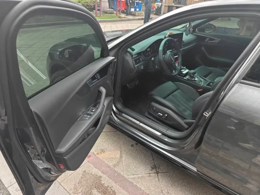 2024 Audi A4L 2.0T 190HP L4 7DCT,autocango,china used car exporter,china ev exporter,chinese used car exporter,chinese used ev exporter