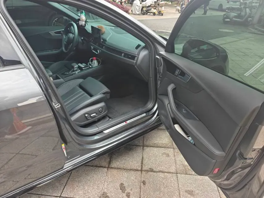 2024 Audi A4L 2.0T 190HP L4 7DCT,autocango,china used car exporter,china ev exporter,chinese used car exporter,chinese used ev exporter