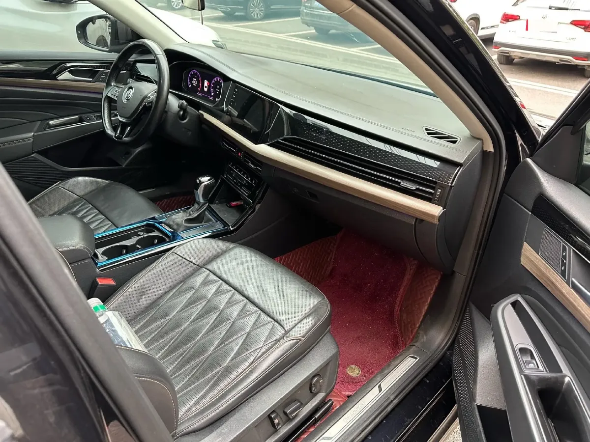 2020 Volkswagen Passat 2.0T 220HP L4 7DCT,autocango,china used car exporter,china ev exporter,chinese used car exporter,chinese used ev exporter