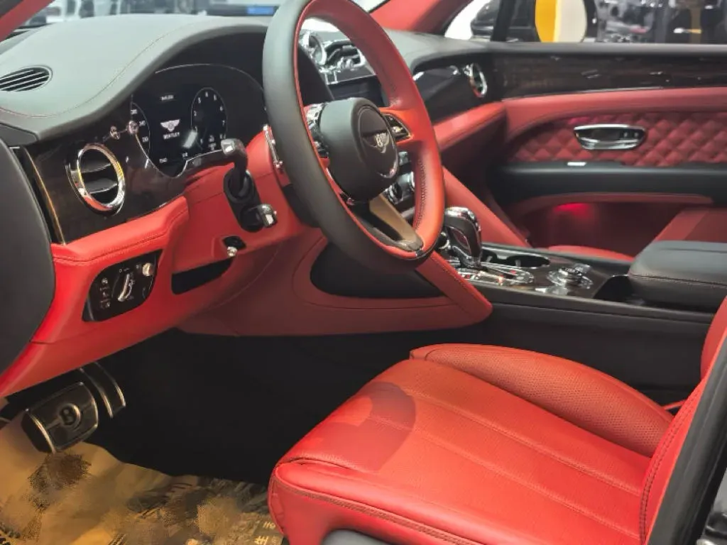 2021 Bentley Bentayga 4.0T 550HP V8 8AT,autocango,china used car exporter,china ev exporter,chinese used car exporter,chinese used ev exporter