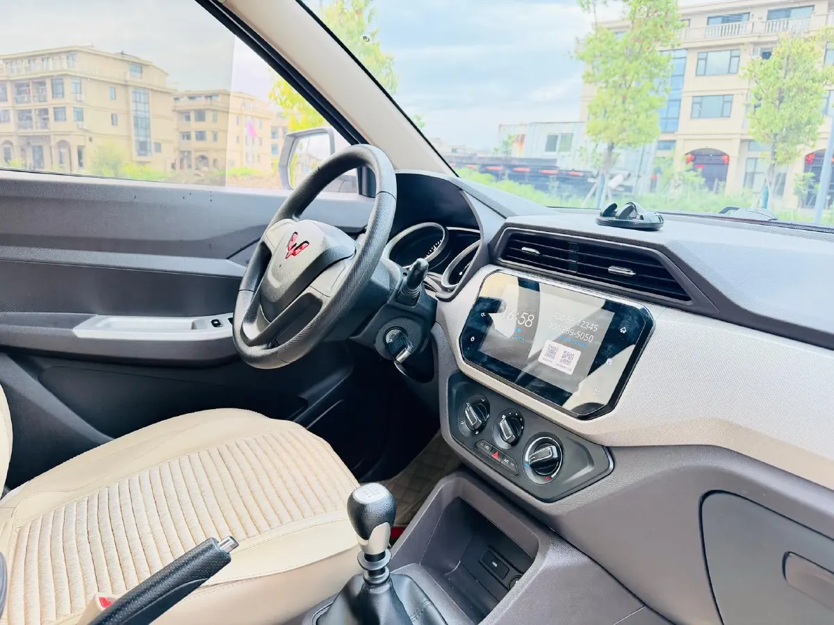 2021 WuLing HongGuang 1.5L 99HP L4 6MT,autocango,china used car exporter,china ev exporter,chinese used car exporter,chinese used ev exporter