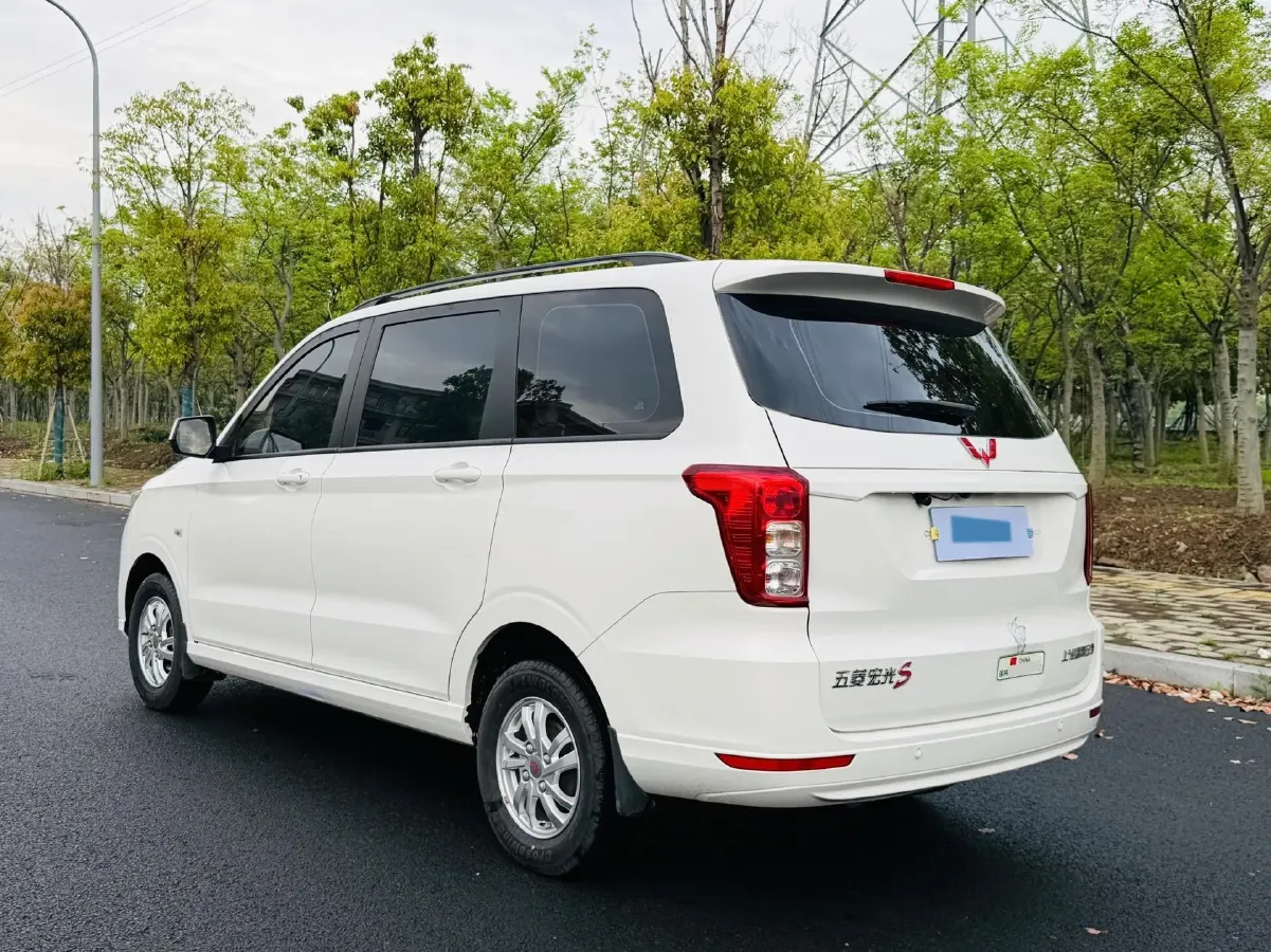 2021 WuLing HongGuang 1.5L 99HP L4 6MT,autocango,china used car exporter,china ev exporter,chinese used car exporter,chinese used ev exporter