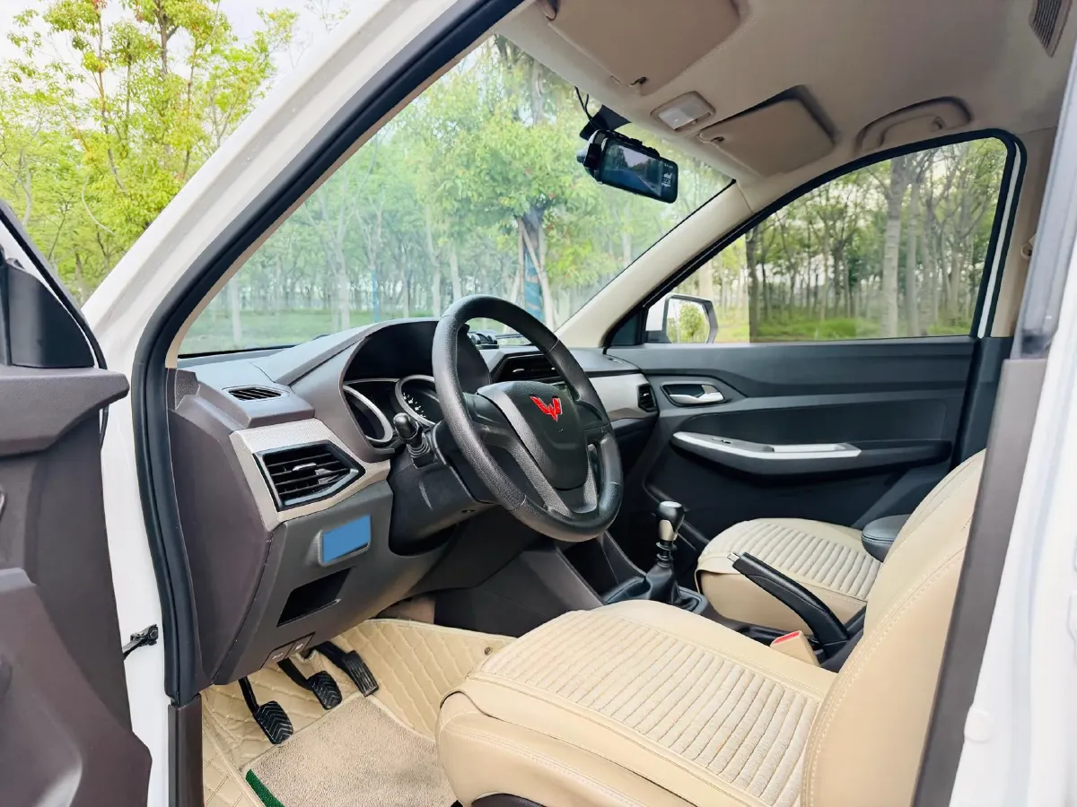 2021 WuLing HongGuang 1.5L 99HP L4 6MT,autocango,china used car exporter,china ev exporter,chinese used car exporter,chinese used ev exporter