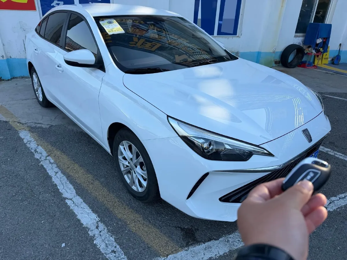 2023 Roewe i5 1.5L 129HP L4 5MT,autocango,china used car exporter,china ev exporter,chinese used car exporter,chinese used ev exporter