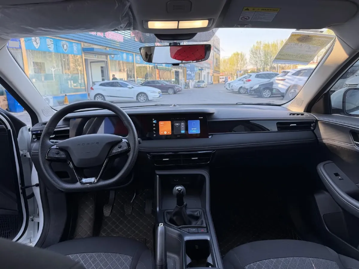 2023 Roewe i5 1.5L 129HP L4 5MT,autocango,china used car exporter,china ev exporter,chinese used car exporter,chinese used ev exporter