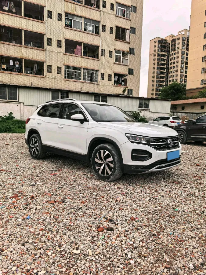 2019 Jeep Cherokee 2.0T 234HP L4 9AT,autocango,china used car exporter,china ev exporter,chinese used car exporter,chinese used ev exporter