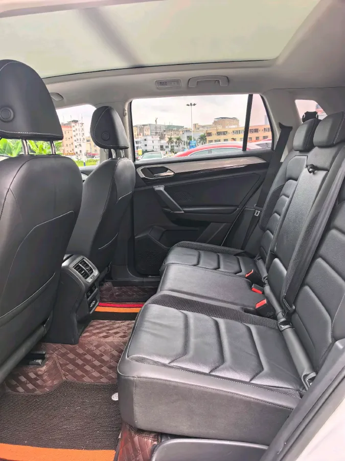 2019 Jeep Cherokee 2.0T 234HP L4 9AT,autocango,china used car exporter,china ev exporter,chinese used car exporter,chinese used ev exporter