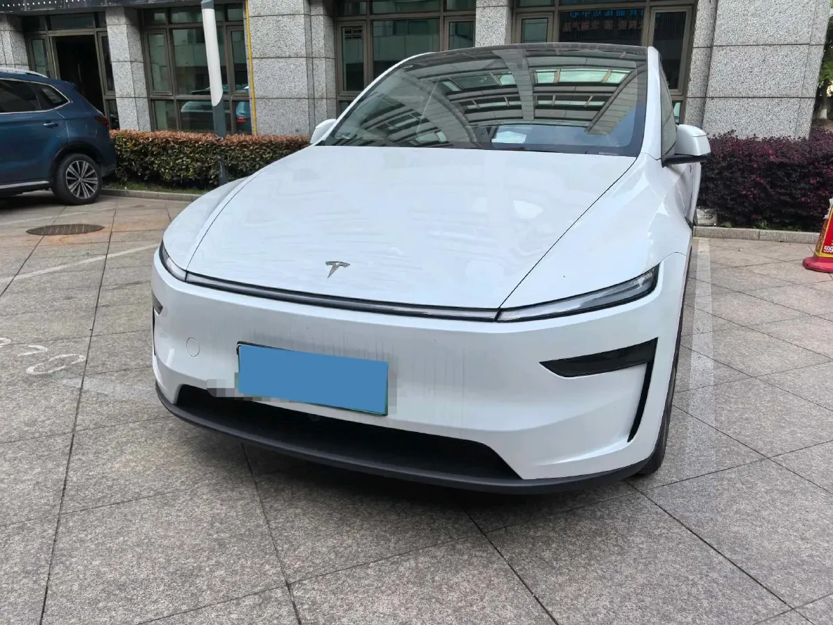 2025 Tesla Model Y BEV 62.5KWH,autocango,china used car exporter,china ev exporter,chinese used car exporter,chinese used ev exporter