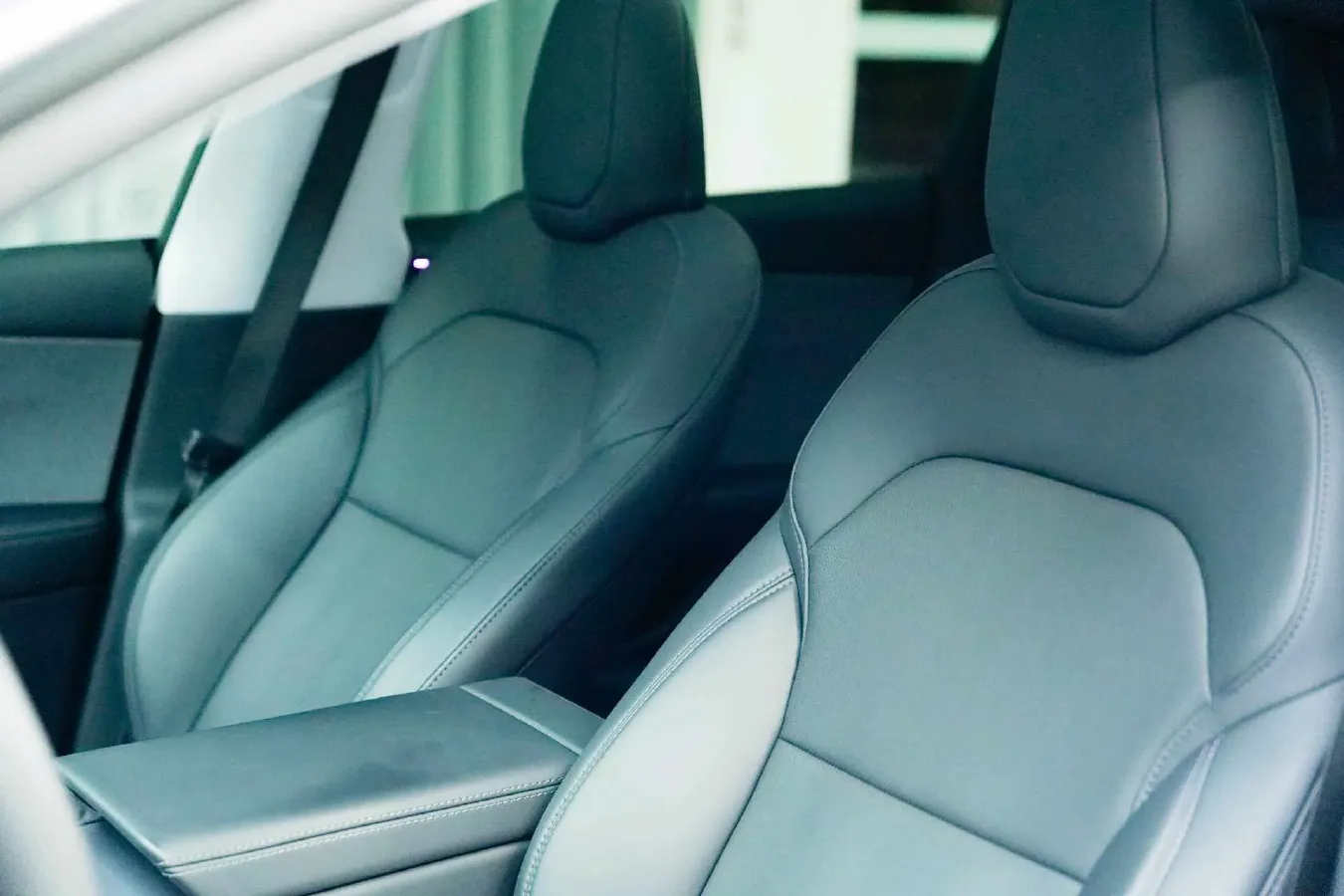 2025 Tesla Model Y BEV 62.5KWH,autocango,china used car exporter,china ev exporter,chinese used car exporter,chinese used ev exporter