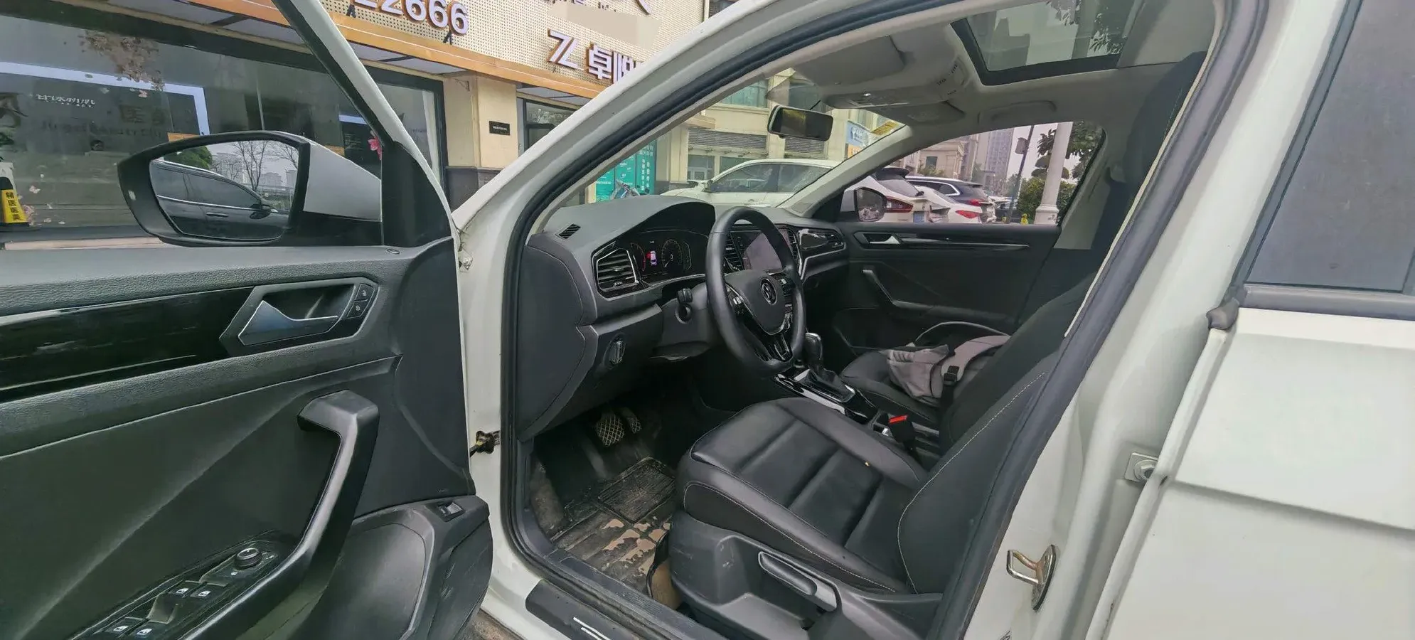 2021 Volkswagen T-Roc 1.4T 150HP L4 7DCT,autocango,china used car exporter,china ev exporter,chinese used car exporter,chinese used ev exporter