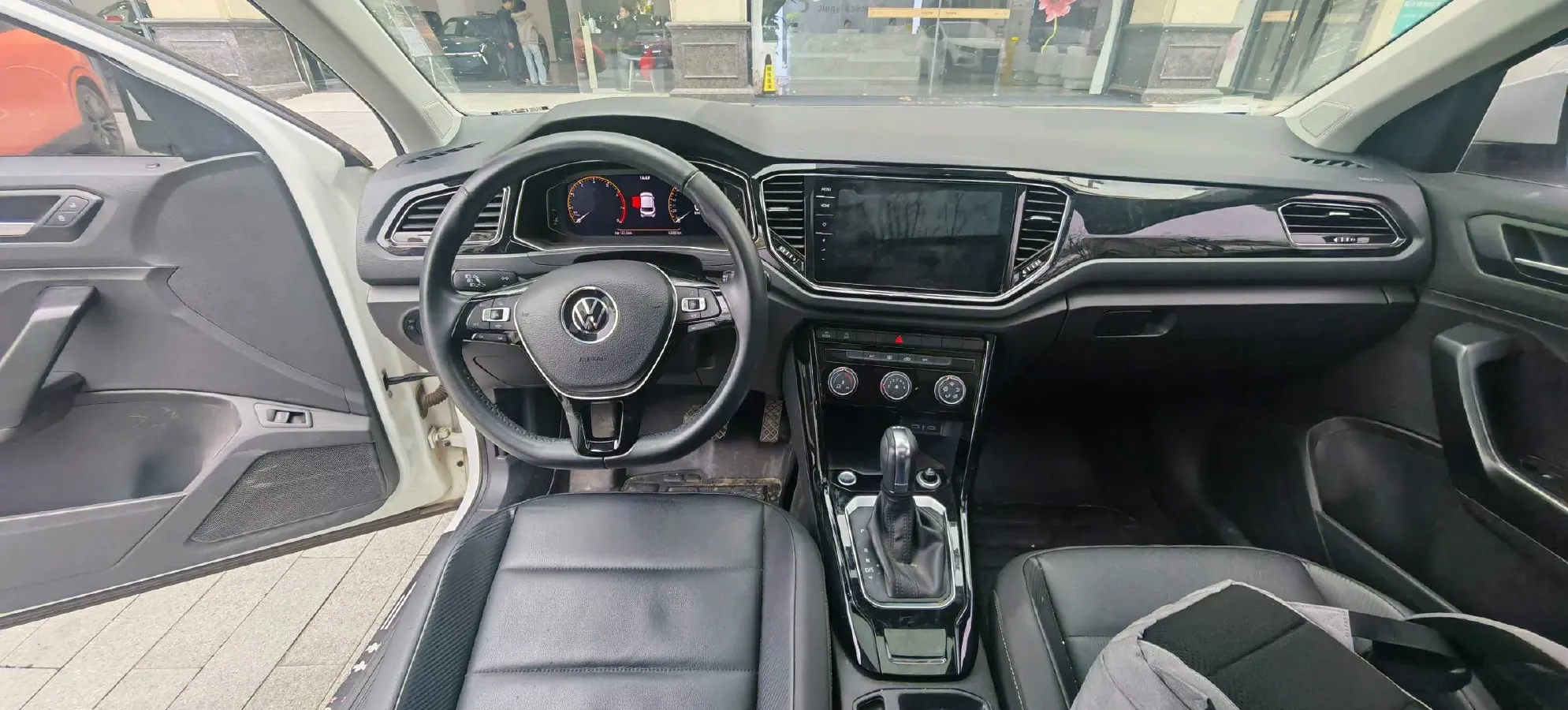 2021 Volkswagen T-Roc 1.4T 150HP L4 7DCT,autocango,china used car exporter,china ev exporter,chinese used car exporter,chinese used ev exporter