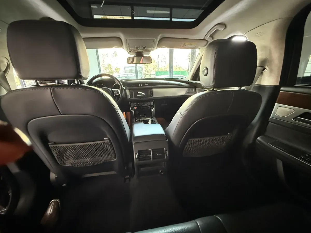 2018 Jaguar XFL 2.0T 200HP L4 8AT,autocango,china used car exporter,china ev exporter,chinese used car exporter,chinese used ev exporter