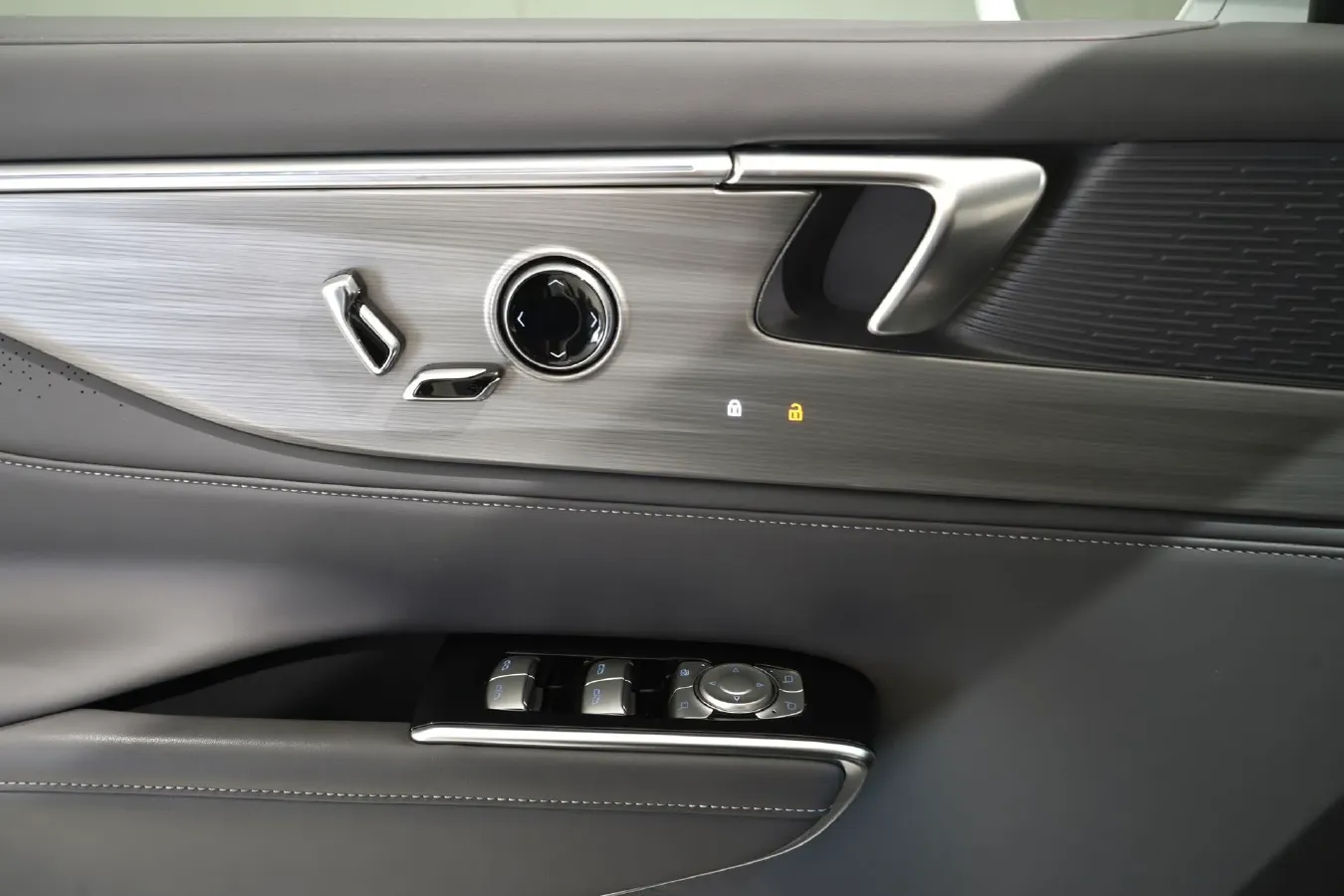 2025 Buick GL8 2.0T 237HP L4 9AT,autocango,china used car exporter,china ev exporter,chinese used car exporter,chinese used ev exporter