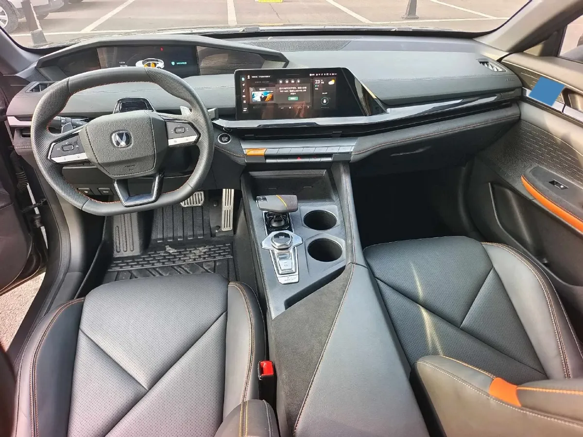 2022 ChangAn UNI-V 1.5T 188HP L4 7DCT,autocango,china used car exporter,china ev exporter,chinese used car exporter,chinese used ev exporter