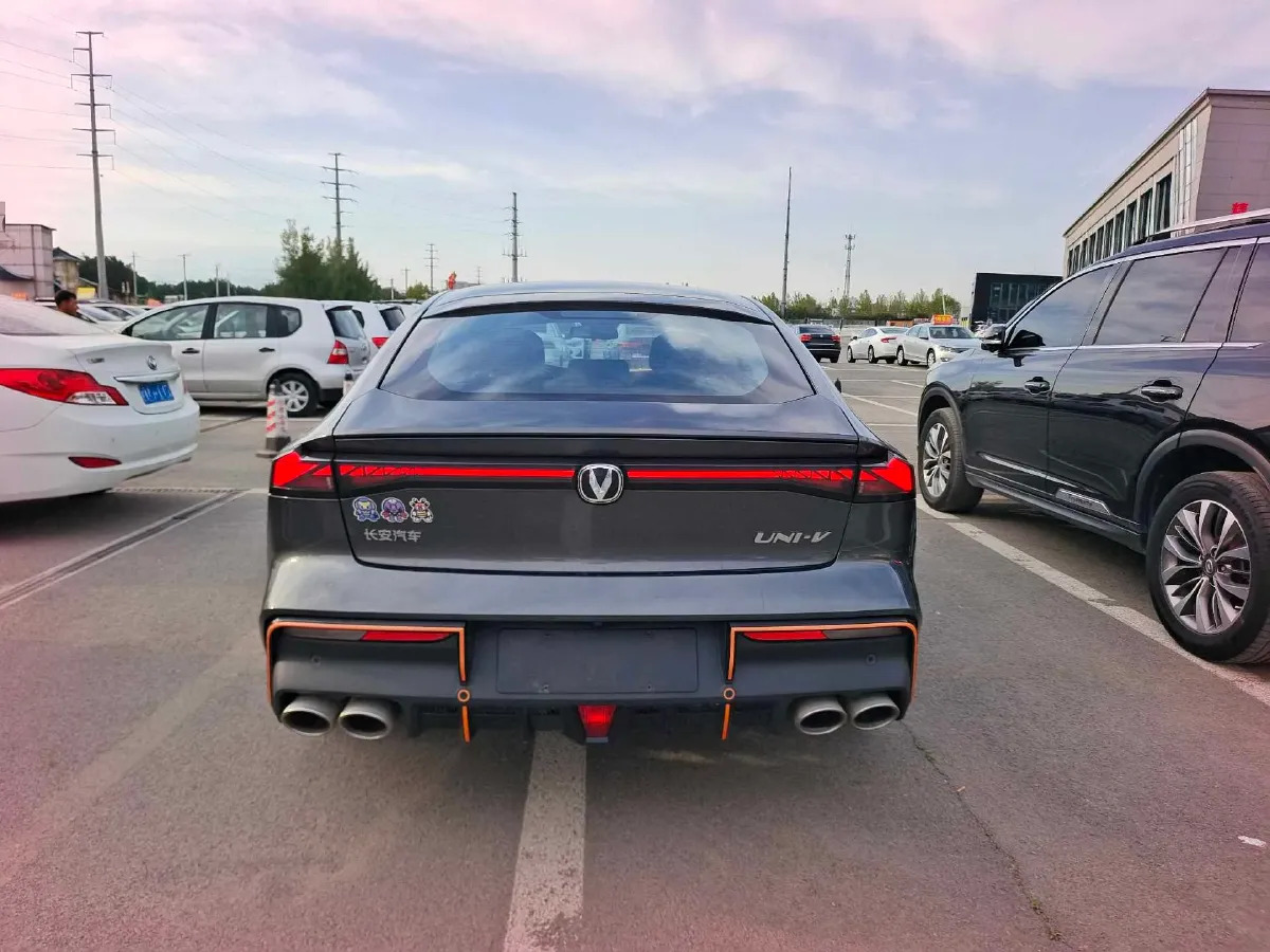 2022 ChangAn UNI-V 1.5T 188HP L4 7DCT,autocango,china used car exporter,china ev exporter,chinese used car exporter,chinese used ev exporter
