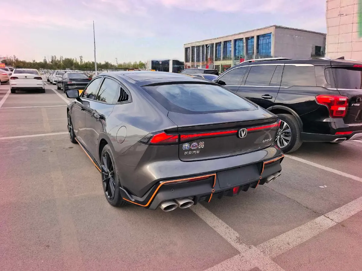 2022 ChangAn UNI-V 1.5T 188HP L4 7DCT,autocango,china used car exporter,china ev exporter,chinese used car exporter,chinese used ev exporter