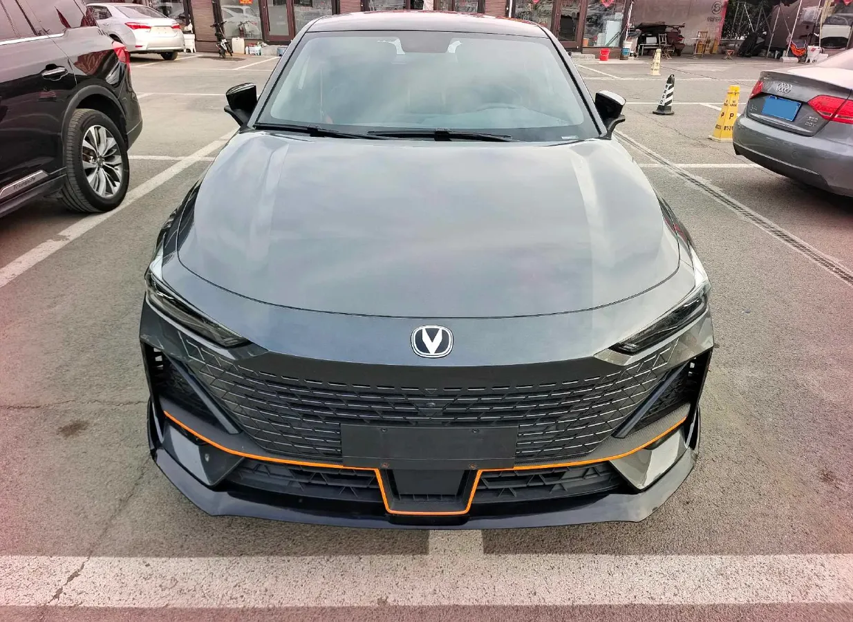 2022 ChangAn UNI-V 1.5T 188HP L4 7DCT,autocango,china used car exporter,china ev exporter,chinese used car exporter,chinese used ev exporter