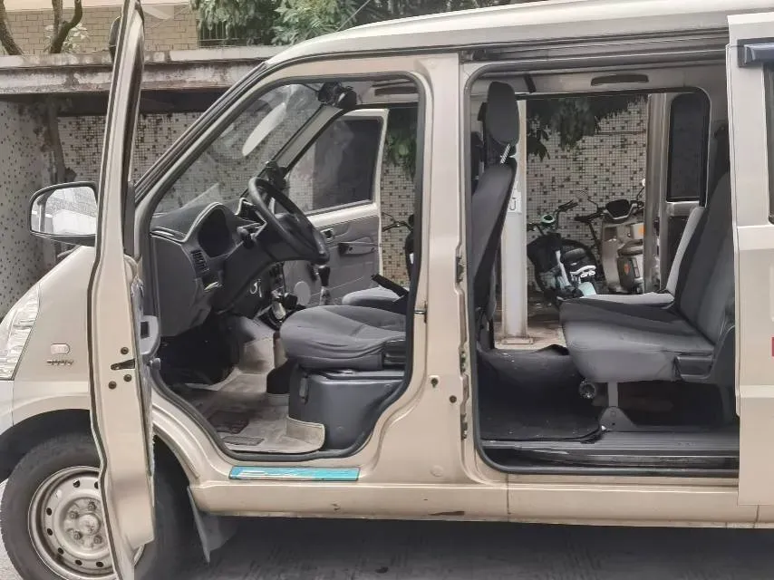 2019 WuLing RongGuang 1.5L 107HP L4 5MT,autocango,china used car exporter,china ev exporter,chinese used car exporter,chinese used ev exporter