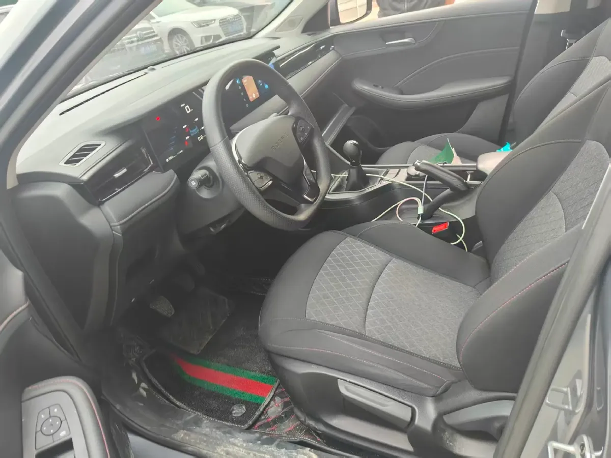 2023 Roewe i5 1.5L 129HP L4 5MT,autocango,china used car exporter,china ev exporter,chinese used car exporter,chinese used ev exporter