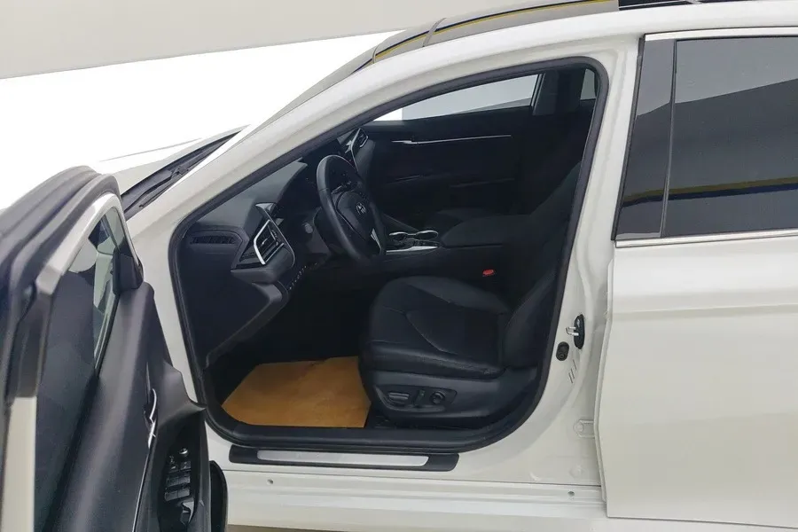 2021 Toyota Camry 2.5L 209HP L4 8AT,autocango,china used car exporter,china ev exporter,chinese used car exporter,chinese used ev exporter