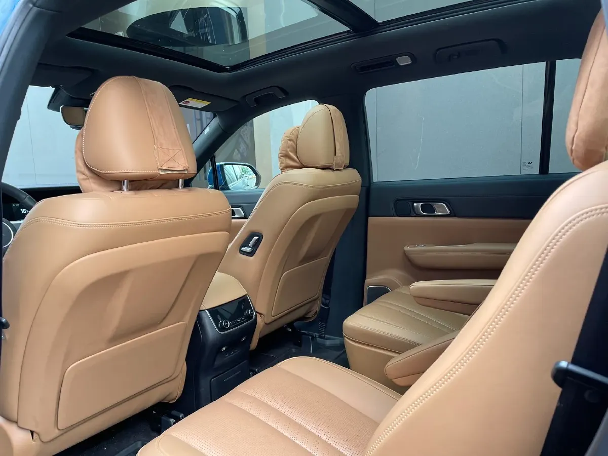 2020 Li ONE Range Extended 131HP REEV 40.5KWH,autocango,china used car exporter,china ev exporter,chinese used car exporter,chinese used ev exporter