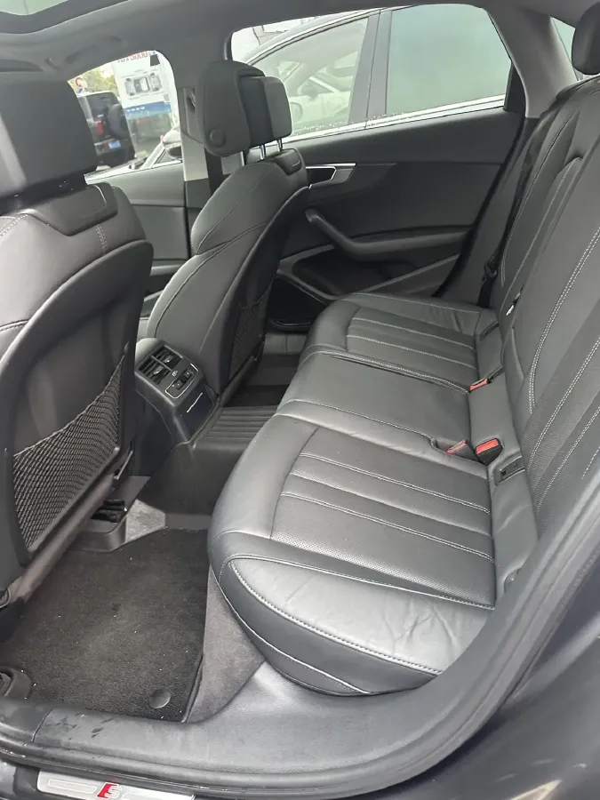 2020 Audi A4L 2.0T 190HP L4 7DCT,autocango,china used car exporter,china ev exporter,chinese used car exporter,chinese used ev exporter