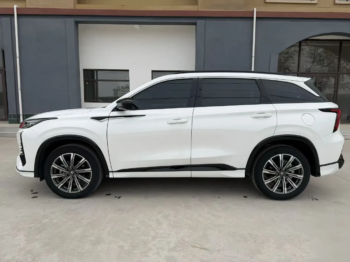 2024 ChangAn CS75 Plus 2.0T 233HP L4 8AT,autocango,china used car exporter,china ev exporter,chinese used car exporter,chinese used ev exporter