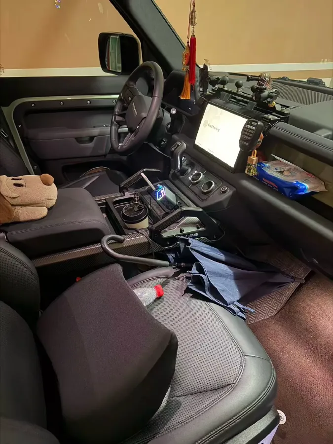 2023 Land Rover Defender 3.0T 400HP L6 8AT,autocango,china used car exporter,china ev exporter,chinese used car exporter,chinese used ev exporter