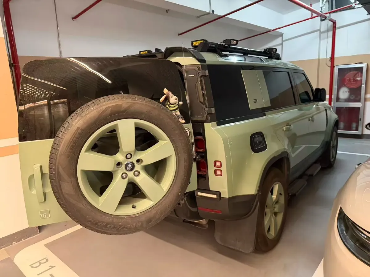 2023 Land Rover Defender 3.0T 400HP L6 8AT,autocango,china used car exporter,china ev exporter,chinese used car exporter,chinese used ev exporter