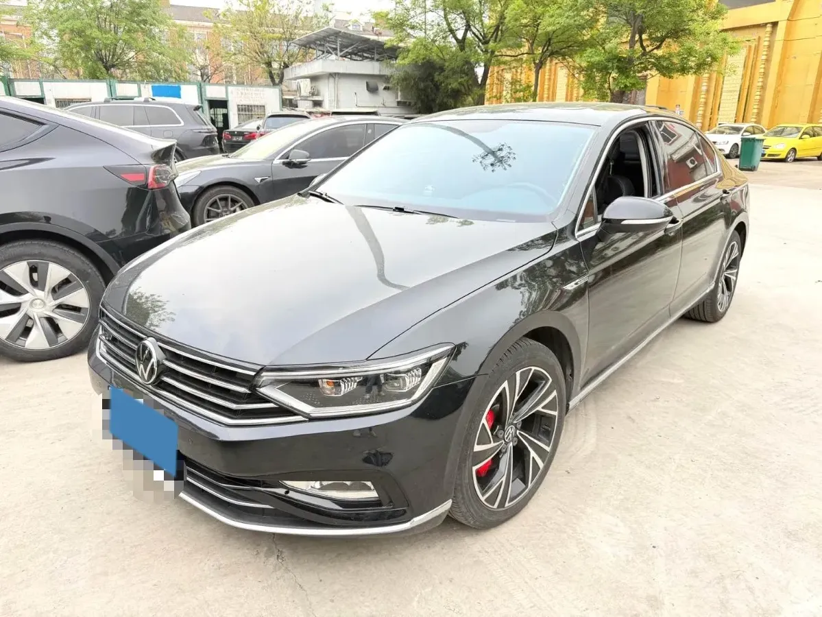 2021 Volkswagen Magotan 2.0T 186HP L4 7DCT,autocango,china used car exporter,china ev exporter,chinese used car exporter,chinese used ev exporter