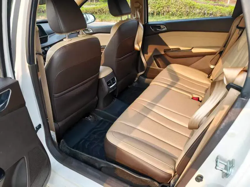 2017 BaoJun 310W 1.5L 112HP L4 6MT,autocango,china used car exporter,china ev exporter,chinese used car exporter,chinese used ev exporter