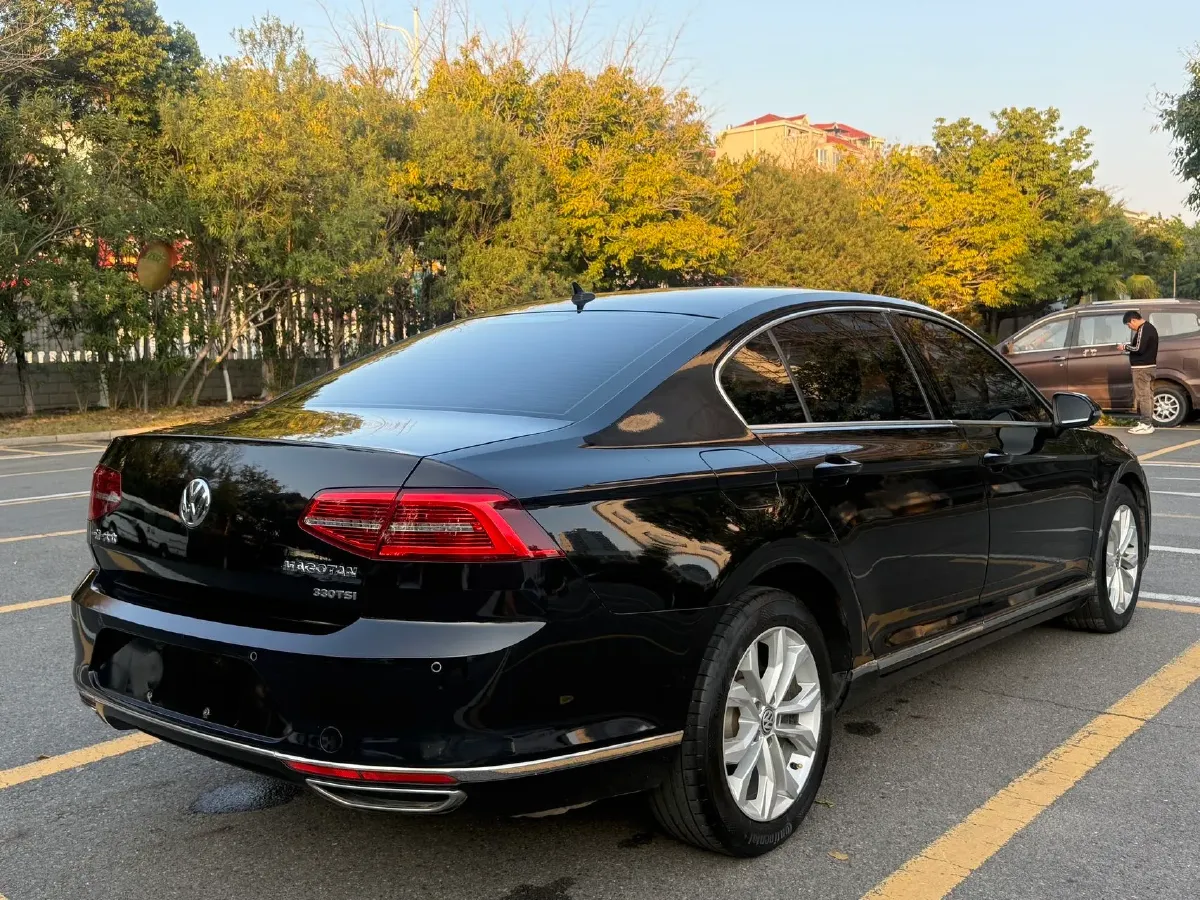 2019 Volkswagen Magotan 2.0T 186HP L4 7DCT,autocango,china used car exporter,china ev exporter,chinese used car exporter,chinese used ev exporter