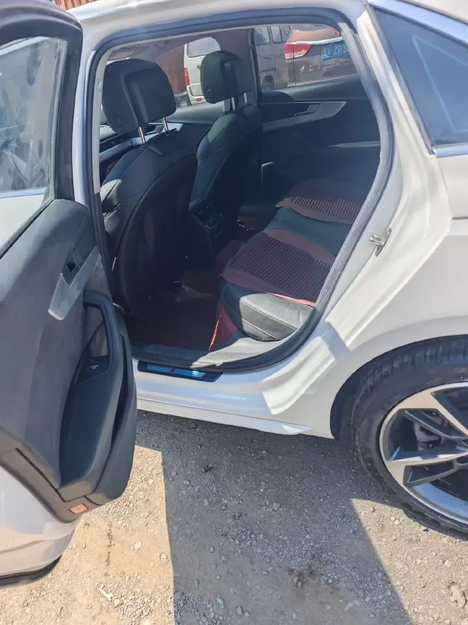 2022 Audi A4L 2.0T 150HP L4 7DCT,autocango,china used car exporter,china ev exporter,chinese used car exporter,chinese used ev exporter
