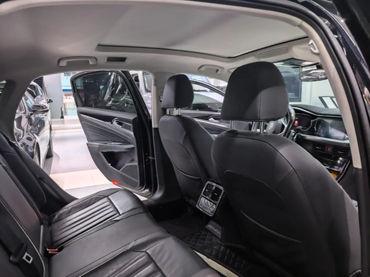 2023 Volkswagen Passat 2.0T 186HP L4 7DCT,autocango,china used car exporter,china ev exporter,chinese used car exporter,chinese used ev exporter