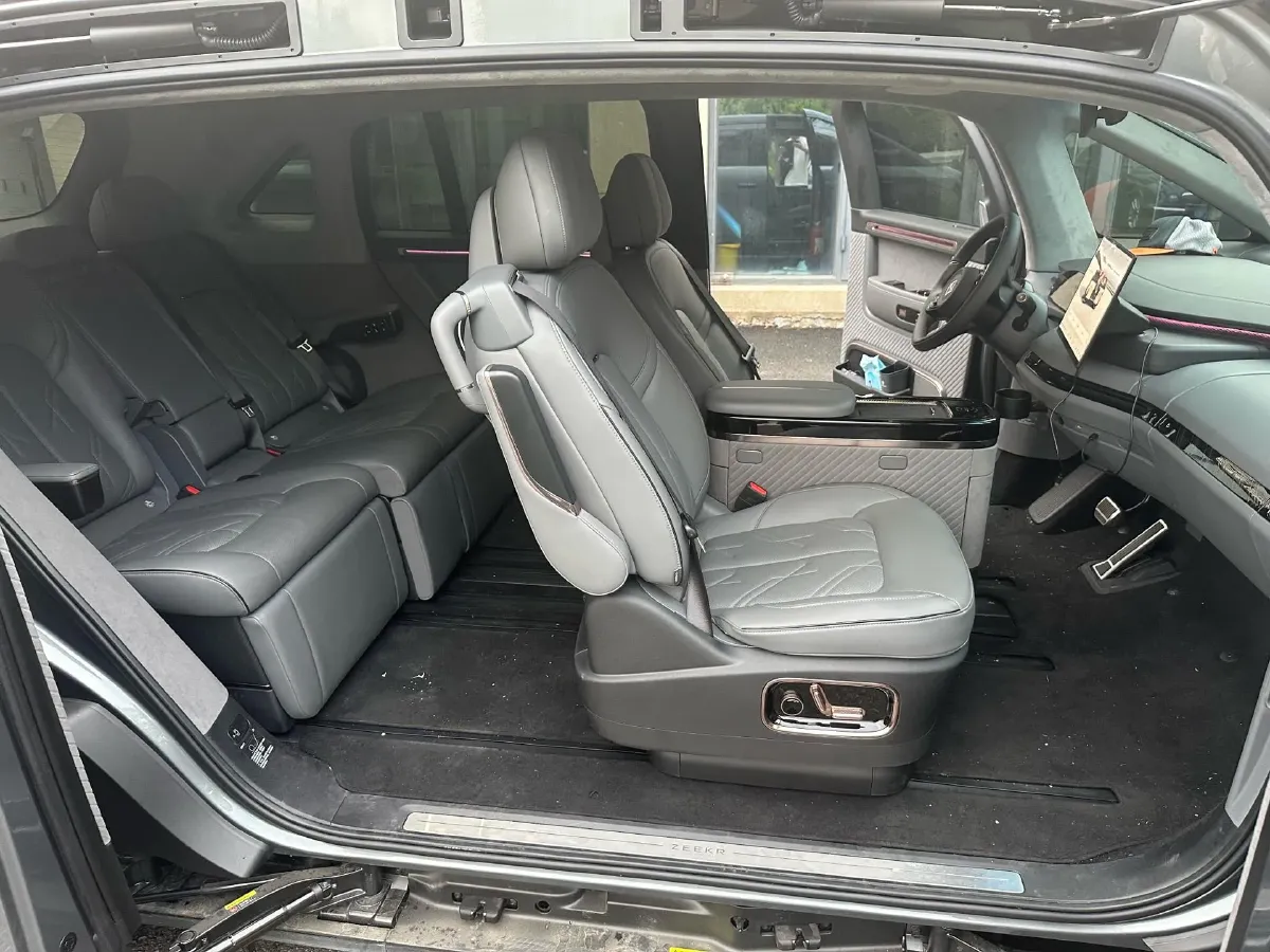 2025 Zeekr MIX BEV 102KWH,autocango,china used car exporter,china ev exporter,chinese used car exporter,chinese used ev exporter