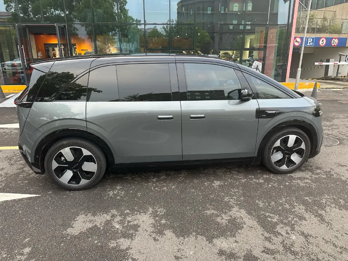 2025 Zeekr MIX BEV 102KWH,autocango,china used car exporter,china ev exporter,chinese used car exporter,chinese used ev exporter