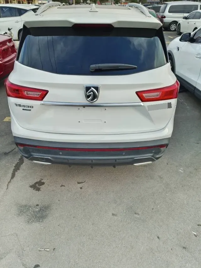 2018 BaoJun 530 1.5T 150HP L4 6MT,autocango,china used car exporter,china ev exporter,chinese used car exporter,chinese used ev exporter